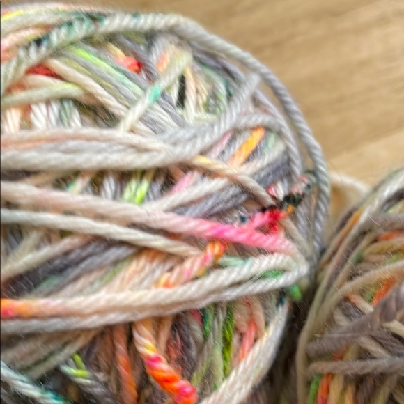 Hedgehog Fibre Yarn Balls Set - Picture 3 of 3